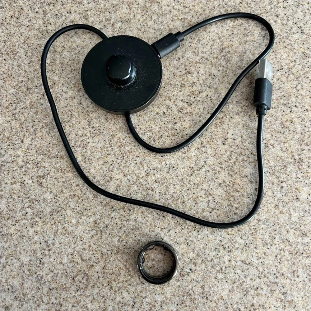 Oura Black Smart Ring with Charger